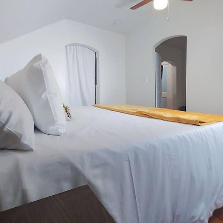 Historic W/Deck, King Bed & Air By Lake Michigan Manistee Εξωτερικό φωτογραφία
