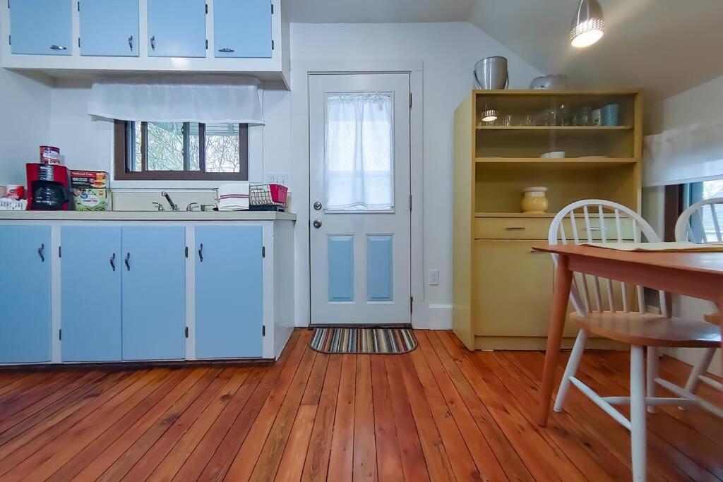 Historic W/Deck, King Bed & Air By Lake Michigan Manistee Εξωτερικό φωτογραφία